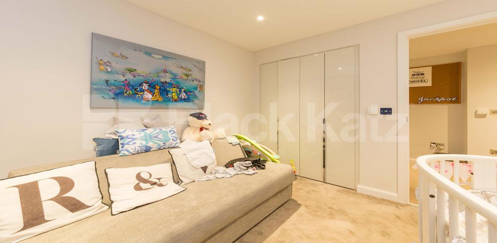 			NEW INSTRUCTION!, 2 Bedroom, 1 bath, 1 reception Apartment			 Wharf Road, ANGEL-OLD STREET